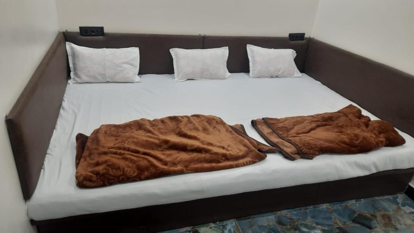 Golden Guest House Ujjain Zewnętrze zdjęcie